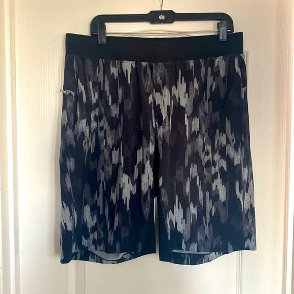 Lululemon T.H.E. Short * 9" Rock Face Mercury Black - Picture 4 of 8